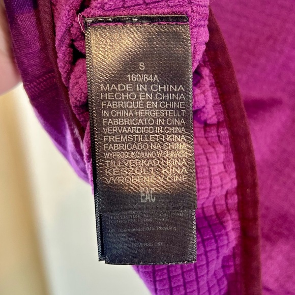 Marmot Women's Vibrant Purple Softshell Jacket Size S-Tiny hole in pics - Picture 9 of 9